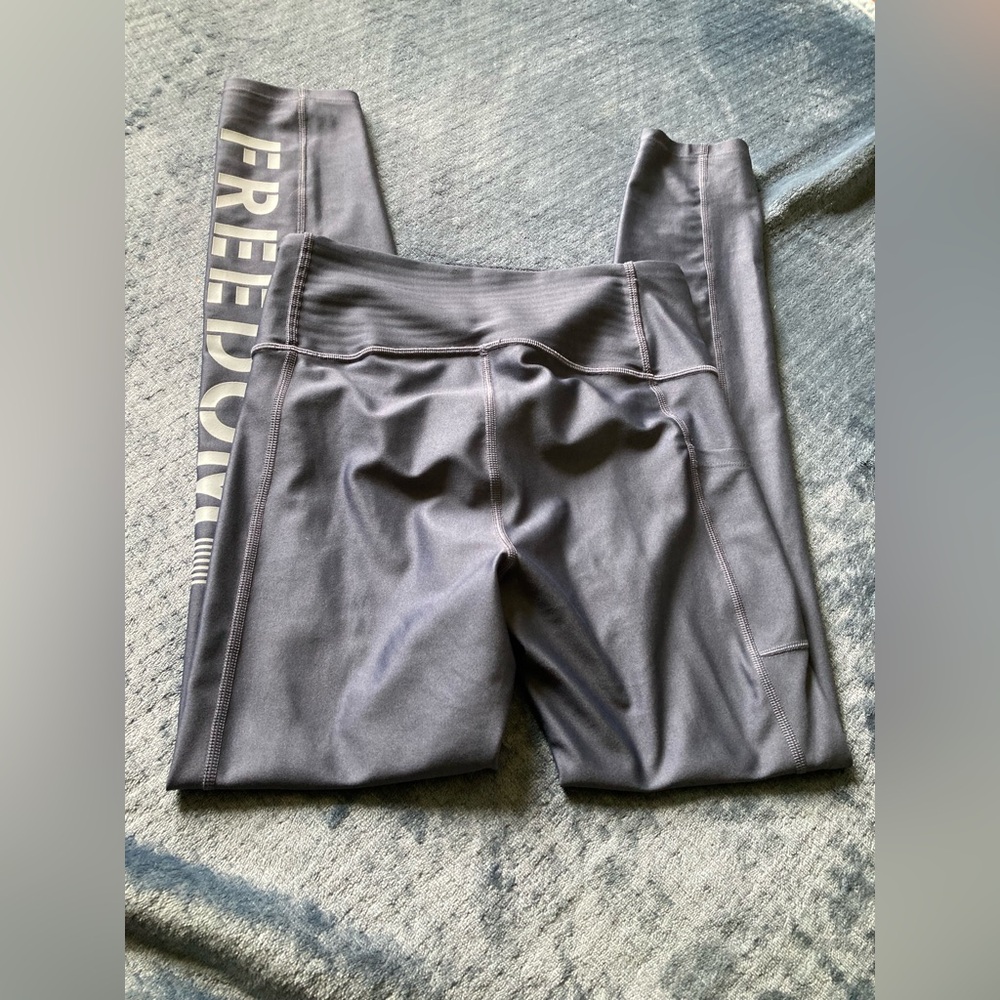 Under Armour Freedom Performance Leggings, size medium, comfortable - Picture 6 of 10